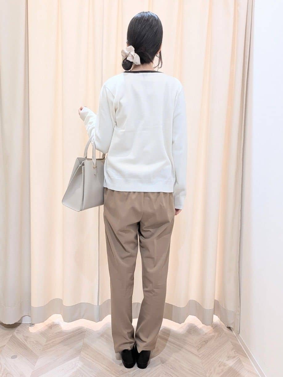 hinaさんの「SHOO･LA･RUE｜【洗濯機可/S-LL】ベルト風デザインがアクセント きれい見えテーパードパンツ」を使ったコーディネート
