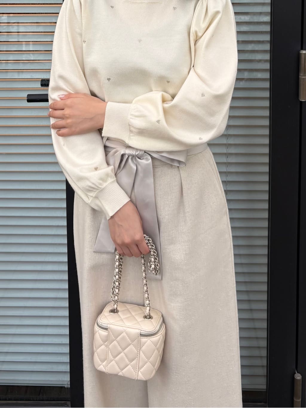 AOIさんの「Couture brooch｜【上品華やか・通勤】ラメツイード ワイドパンツ」を使ったコーディネート
