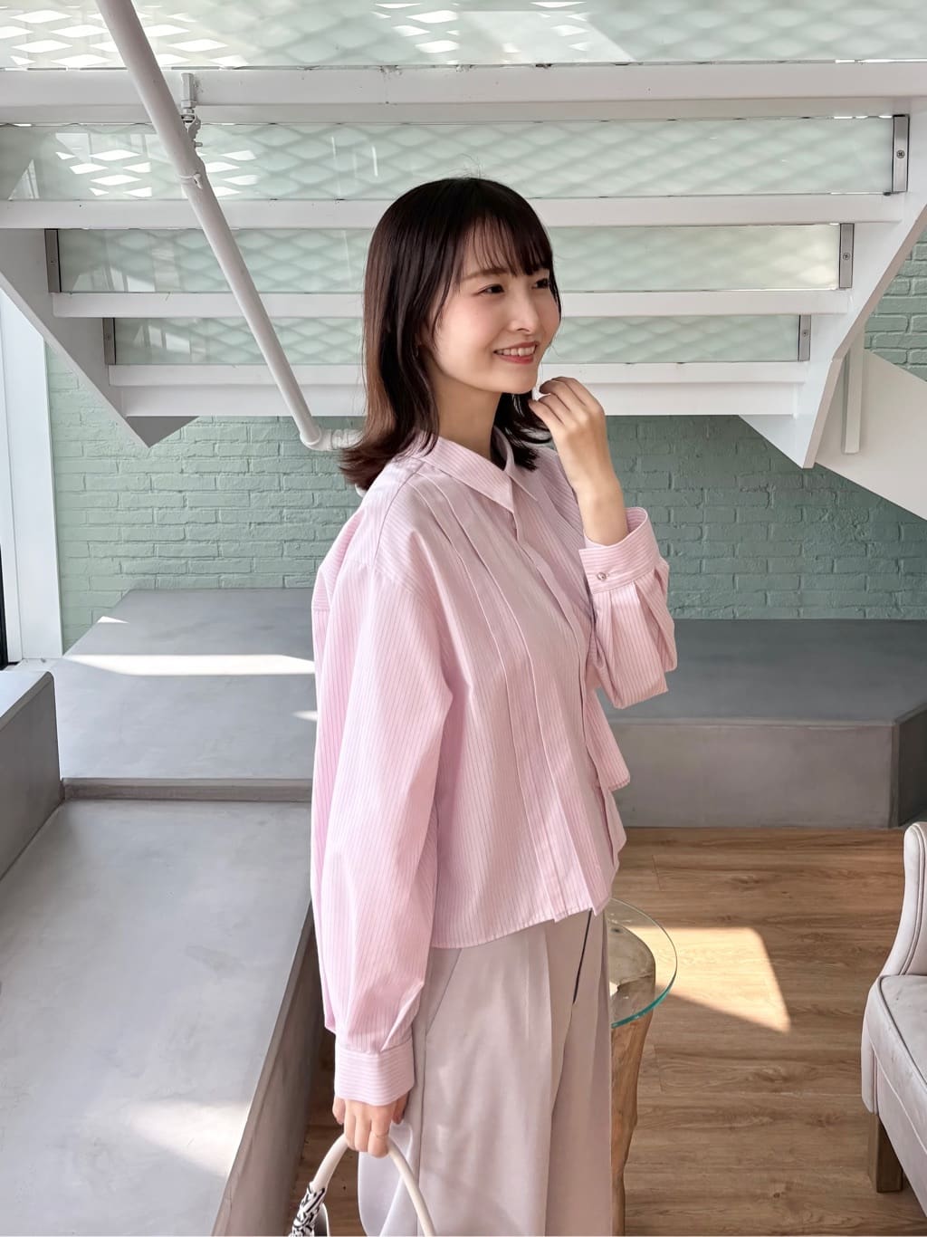 みさかさんの「index｜ブロード短丈タックシャツ【洗濯機OK】《5col》」を使ったコーディネート