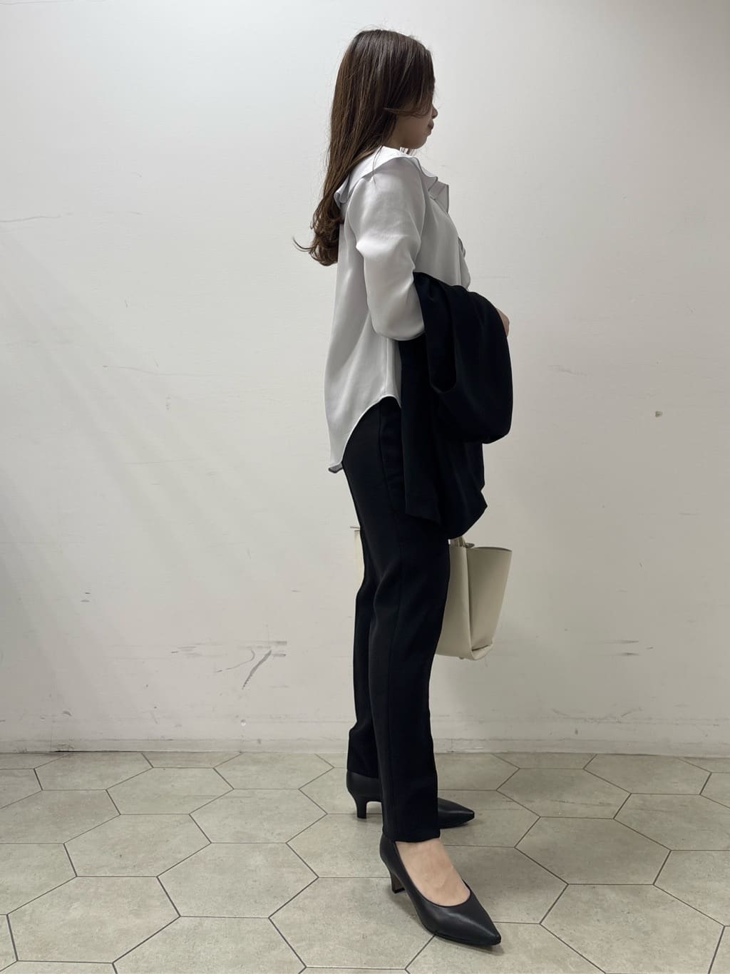 kahoさんの「INDIVI｜【洗える】ラッフルサテンブラウス」を使ったコーディネート