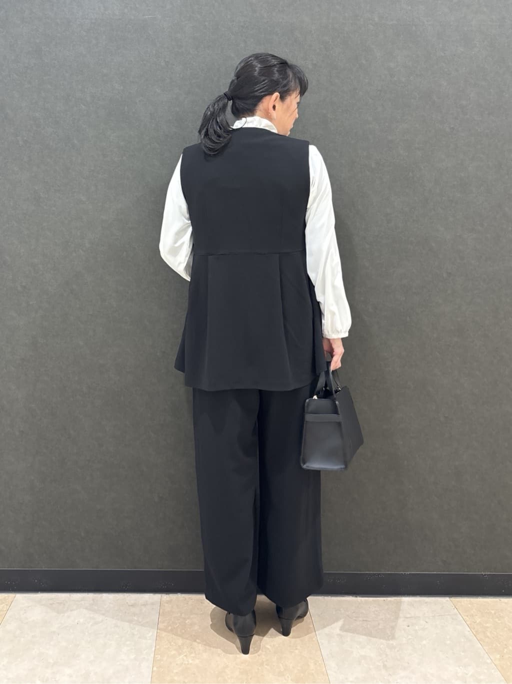 わかさんの「SHOO･LA･RUE｜【洗濯機可】上品で華やか スタンドフリルブラウス」を使ったコーディネート