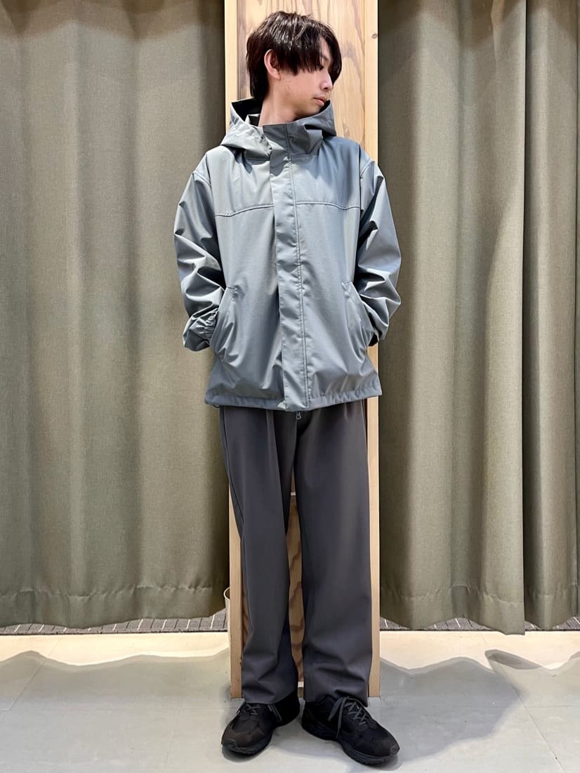 yoshiさんの「THE SHOP TK｜【季節の変わり目に最適】ナイロンマウンテンパーカ  防風/洗濯機OK」を使ったコーディネート