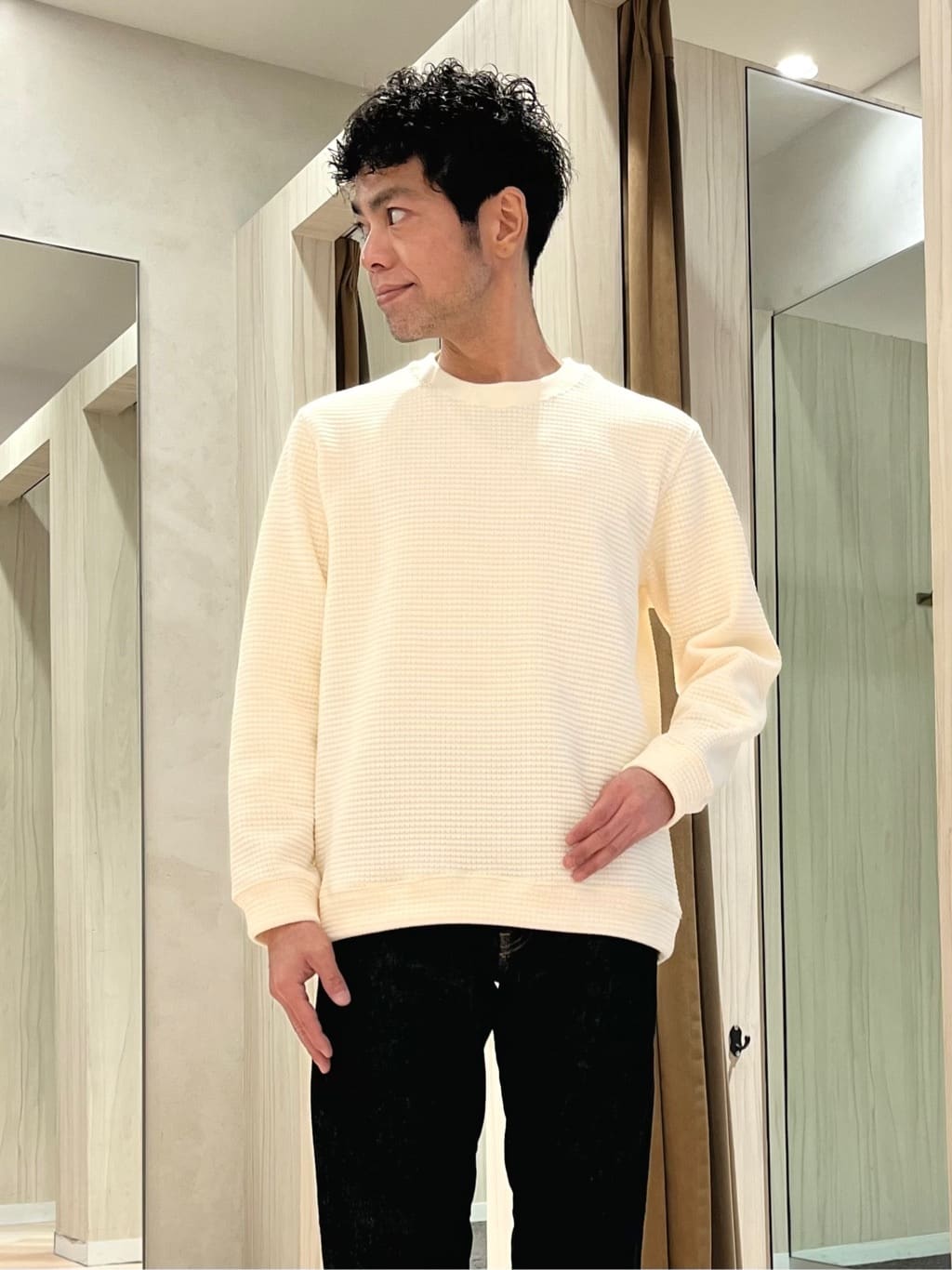 URAさんの「TAKEO KIKUCHI｜ニットライク プルオーバー」を使ったコーディネート