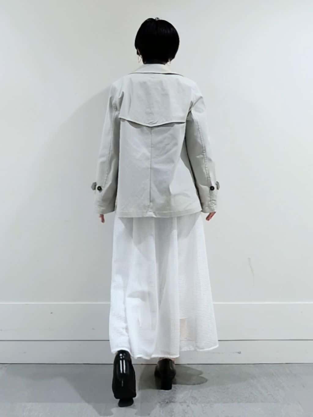 ミズタさんの「UNTITLED｜【定番人気/はっ水/洗える】タスランショートトレンチコート」を使ったコーディネート