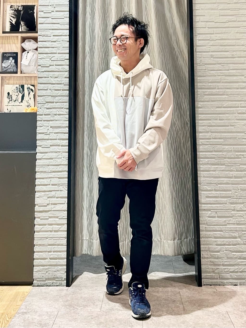 KENJI Iさんの「THE SHOP TK｜【大人の為の絶妙バランス】パネル切替パーカ 濯機機OK」を使ったコーディネート