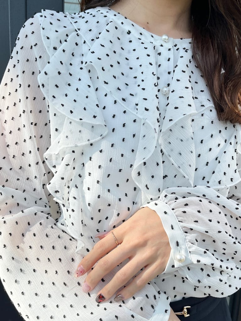 はばさんの「Couture brooch｜【洗える・着映え】ドビードット フリルブラウス」を使ったコーディネート