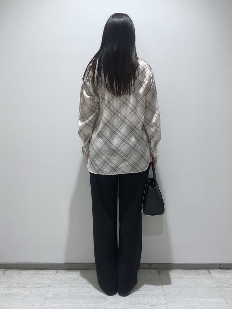 meiさんの「INDIVI｜【2WAY／シアー】バイアスチェック柄＆無地 カシュクールシャツ」を使ったコーディネート