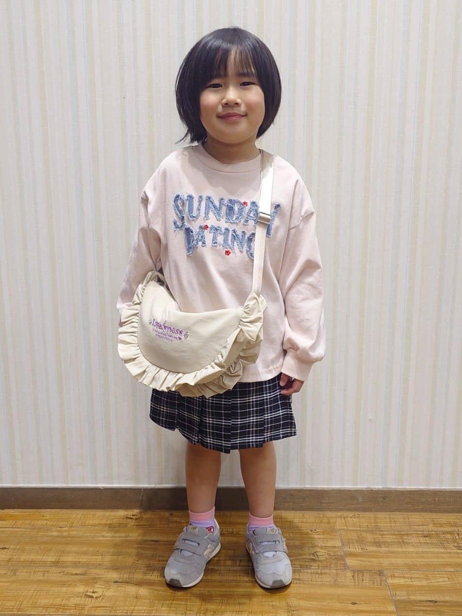 Yuiさんの「SHOO･LA･RUE｜【100-150cm】デニムロゴデザインロンT」を使ったコーディネート