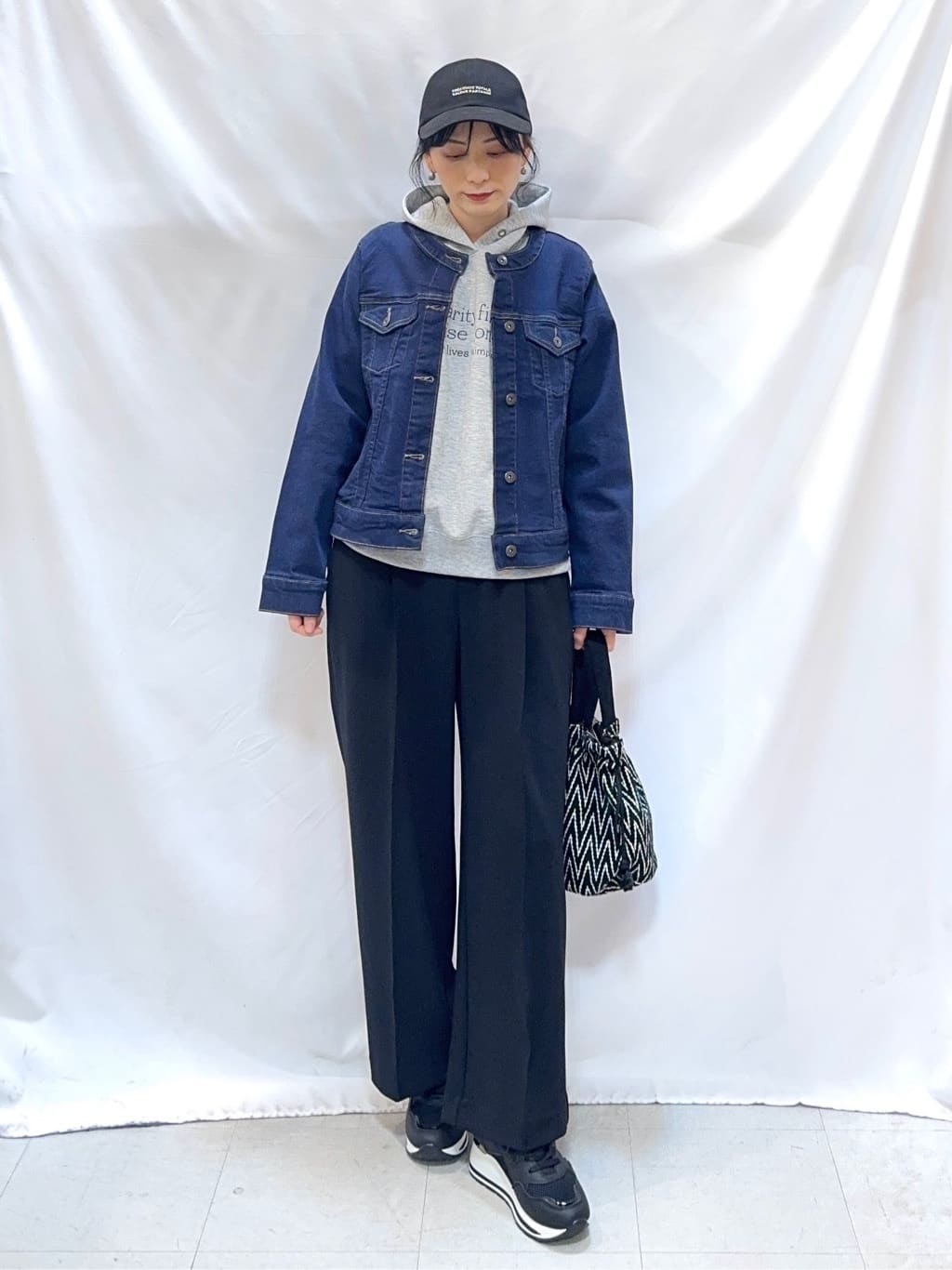 𝐇𝐢𝐫𝐨𝐦𝐢さんの「SHOO･LA･RUE｜【SHOO・LA・RUE DENIM/S-LL/高レビュー】大人のための ノーカラーデニムジャケット」を使ったコーディネート