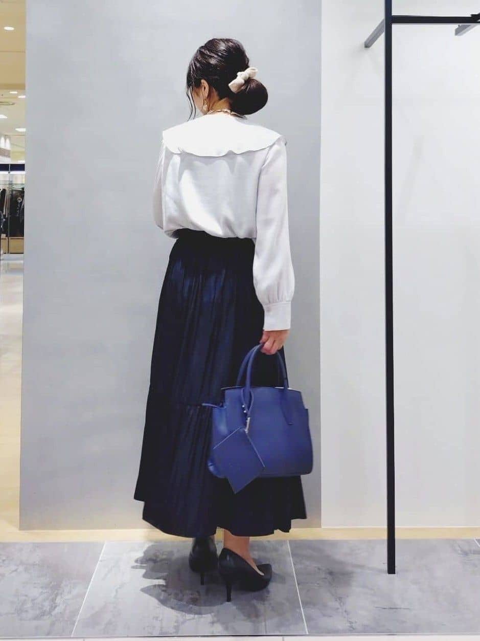 TOMOMIさんの「INDIVI｜【洗える】ラッフルサテンブラウス」を使ったコーディネート
