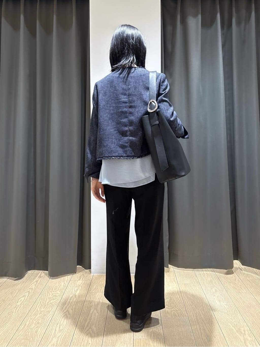 Yoshimiさんの「INDIVI｜【洗える／UVケア／SETUP可】着る日傘ペプラムブラウス」を使ったコーディネート