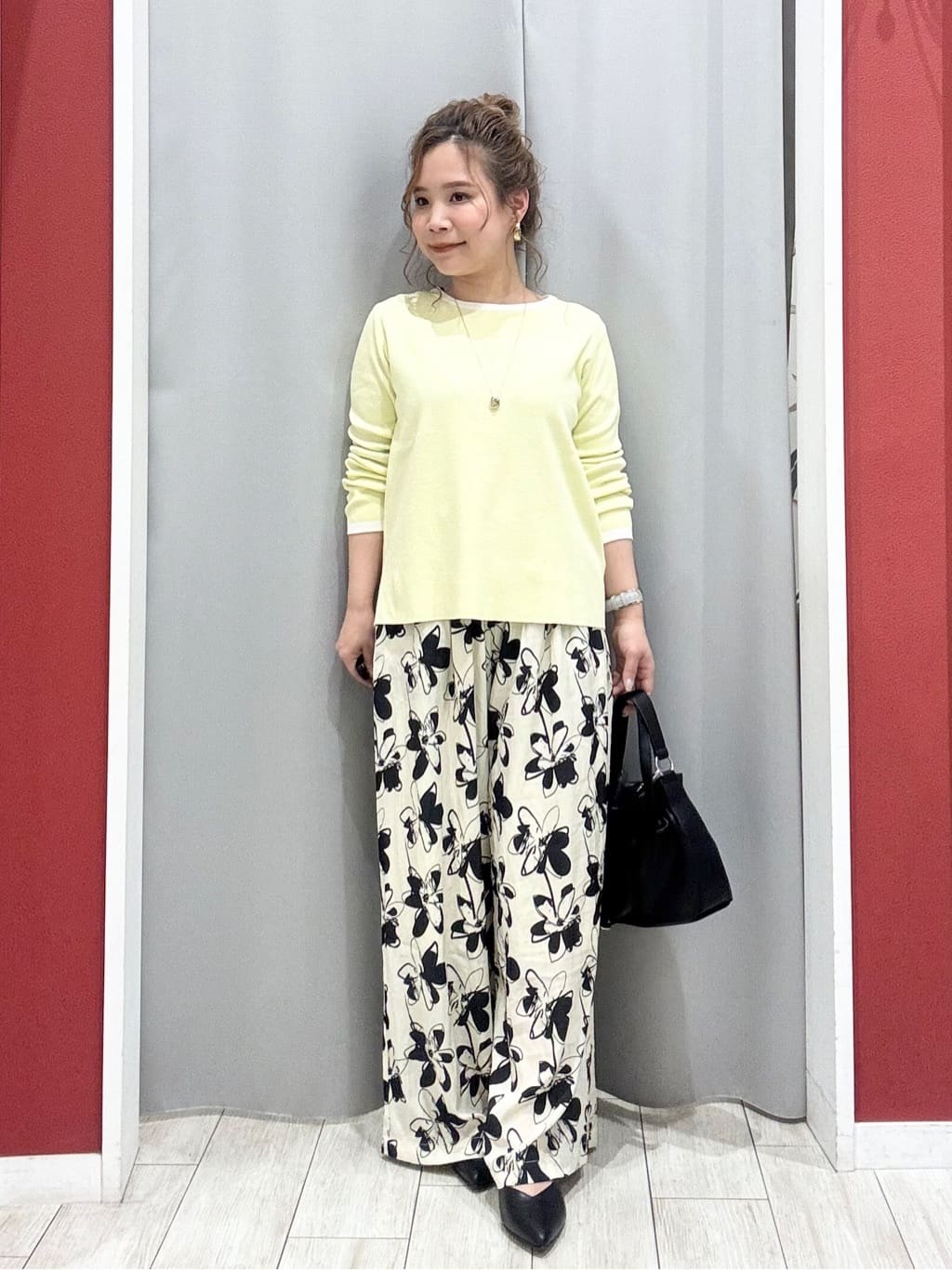shioさんの「SHOO･LA･RUE｜【洗濯機可/S-LL/アンサンブル可】すっきりと好印象 配色クルーネックニット」を使ったコーディネート
