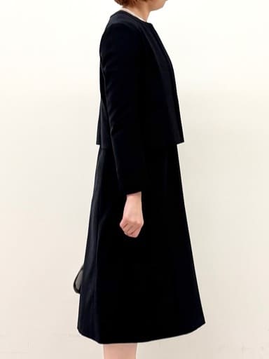 まいこさんの「INDIVI｜【上品光沢／SETUP可能】切り替えデザインジャケット」を使ったコーディネート