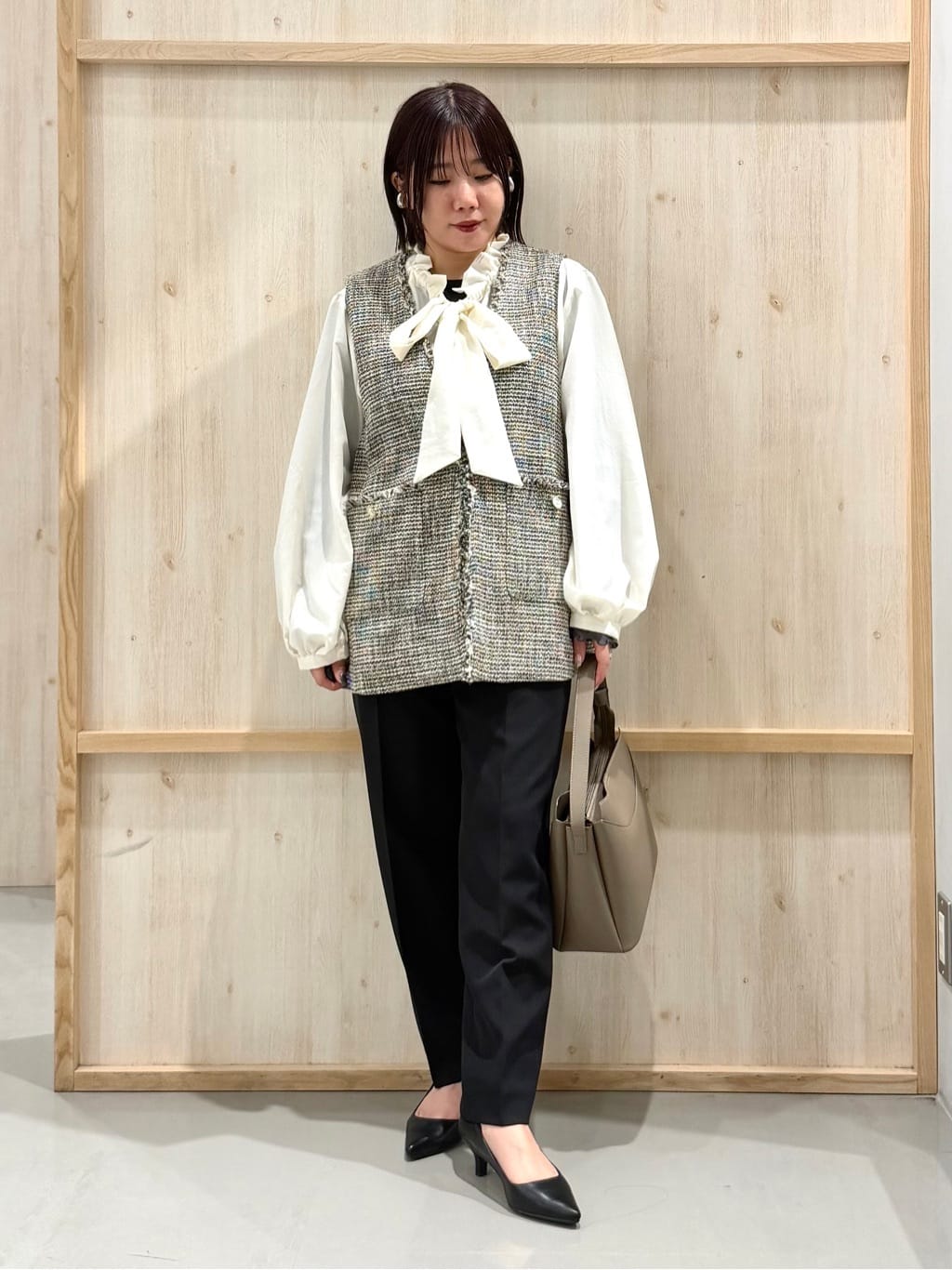 nanaさんの「THE SHOP TK｜【フォーマルにもカジュアルにも】ツイードジレ」を使ったコーディネート