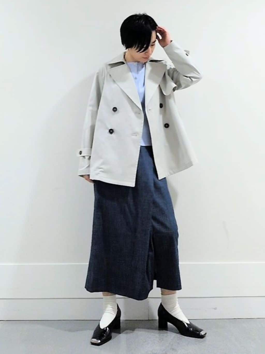 ミズタさんの「UNTITLED｜【定番人気/はっ水/洗える】タスランショートトレンチコート」を使ったコーディネート