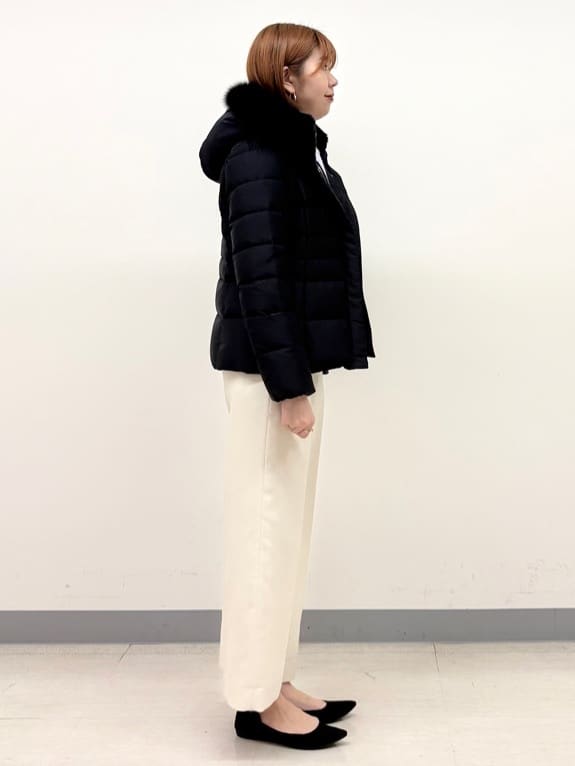 まいこさんの「INDIVI｜【名品／撥水／抗菌防臭】ショート丈リサイクルダウンコート」を使ったコーディネート