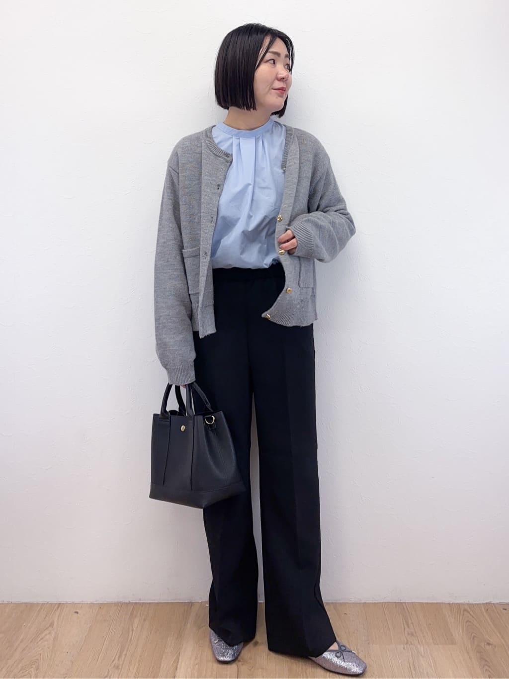 Takeさんの「OPAQUE.CLIP｜《通勤対応》袖タックボリュームブラウス【洗濯機OK】」を使ったコーディネート