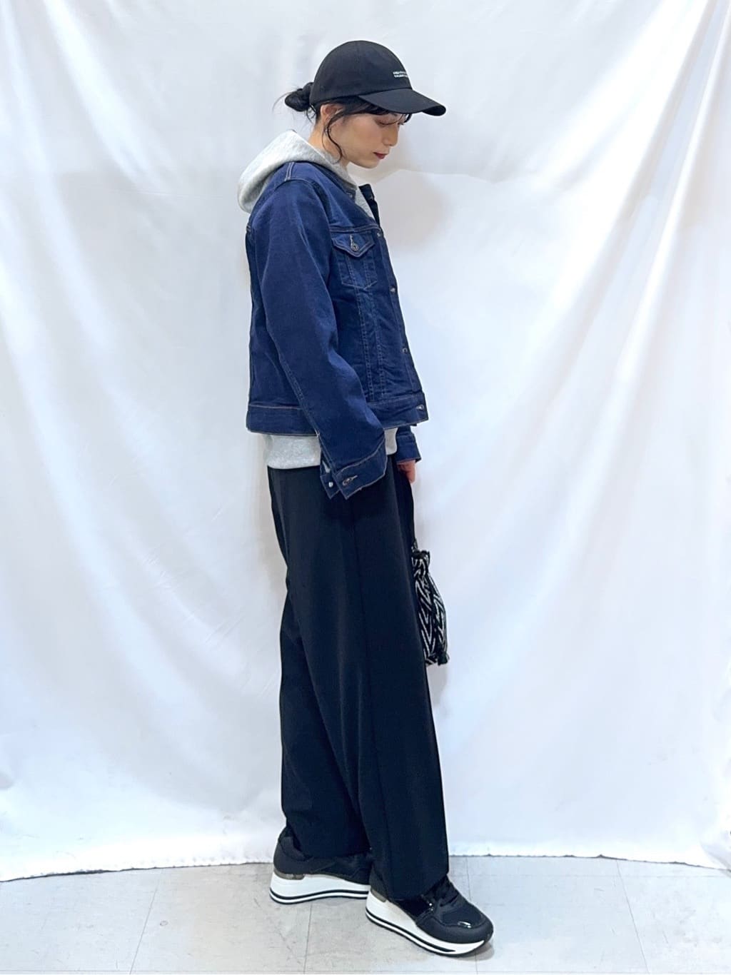 𝐇𝐢𝐫𝐨𝐦𝐢さんの「SHOO･LA･RUE｜【SHOO・LA・RUE DENIM/S-LL/高レビュー】大人のための ノーカラーデニムジャケット」を使ったコーディネート