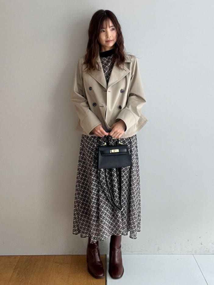 misaさんの「DRESSTERIOR｜【ウォッシャブル/撥水素材】Aラインショートトレンチジャケット」を使ったコーディネート