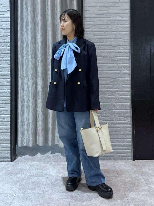 chさんの「THE SHOP TK｜【通勤にもデイリーにも】CAVIAN 金ボタンダブルブレストジャケット」を使ったコーディネート