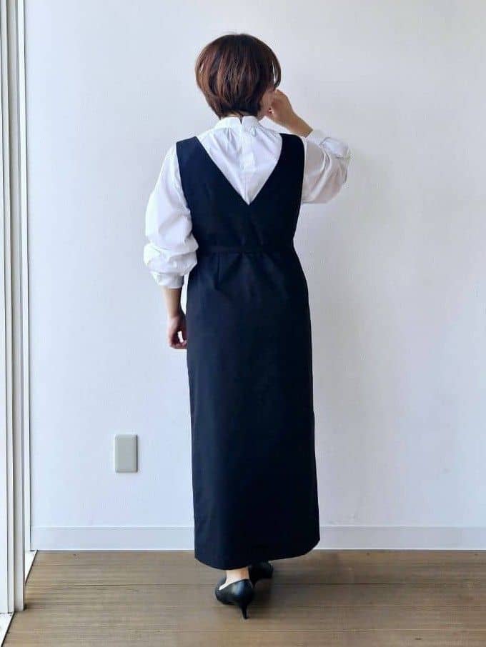やじまさんの「UNTITLED｜【洗える/オンオフ使える】タイプライタースタンドネックブラウス」を使ったコーディネート