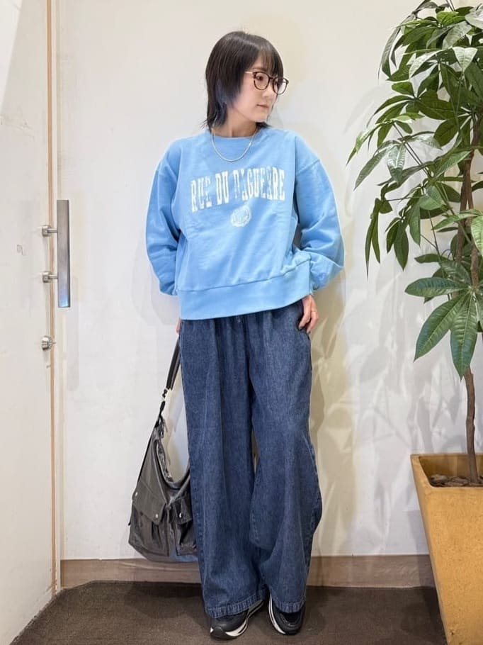 misakiさんの「SHOO･LA･RUE｜【綿100%/洗濯機可/S-LL/選べる4柄】ゆるく決めたい日に プリントアソートスウェット」を使ったコーディネート