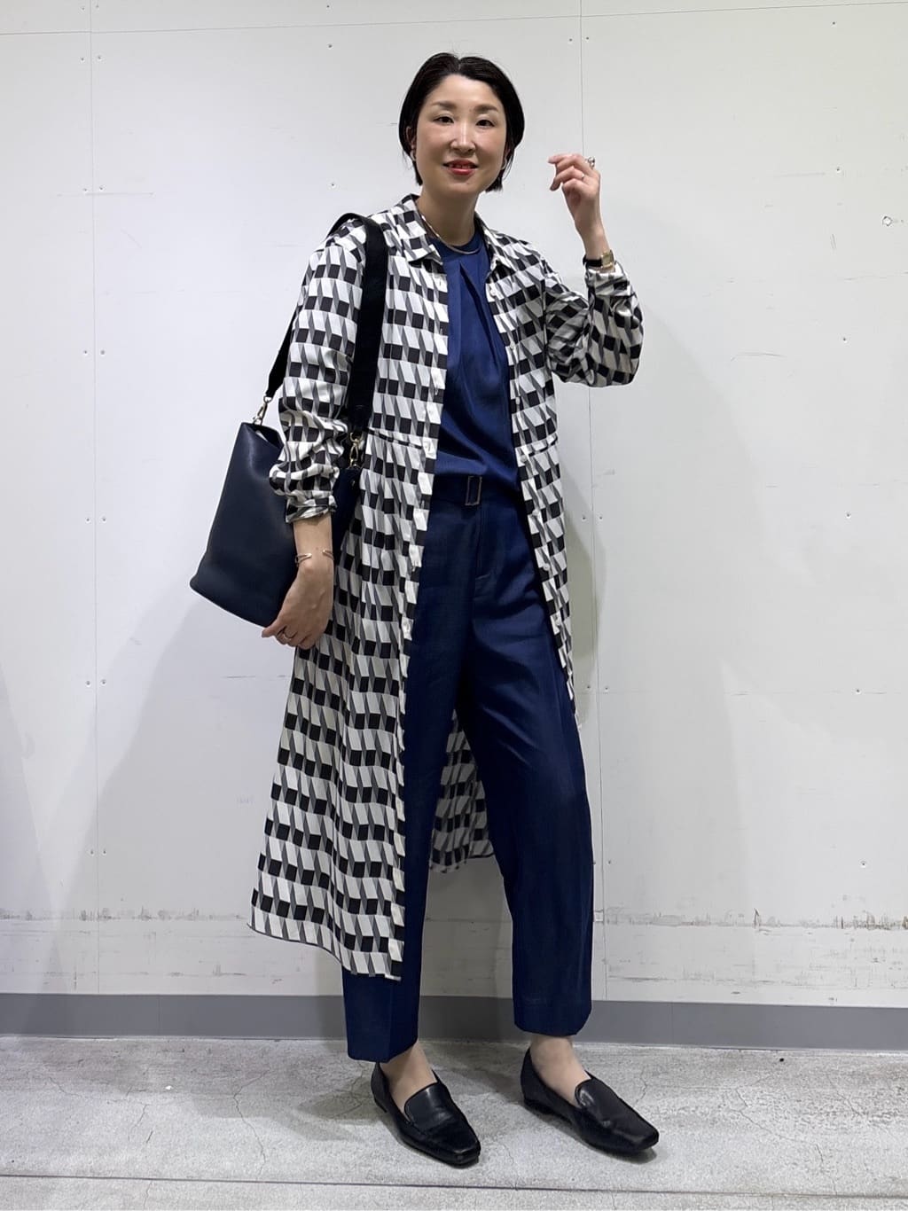 yuriさんの「INDIVI｜【洗える／UVケア／SETUP可能】デニムライク ランタン袖ブラウス」を使ったコーディネート