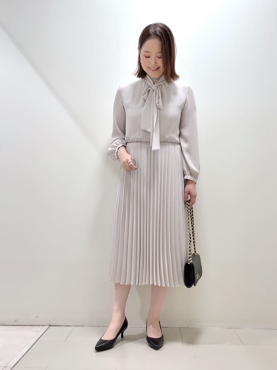 YUIさんの「UNTITLED｜◆【フォーマル/洗える】ボウタイ プリーツワンピース」を使ったコーディネート