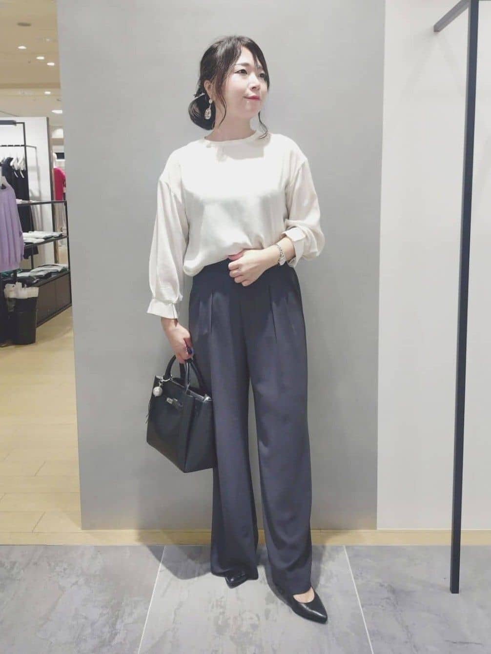 TOMOMIさんの「INDIVI｜【着心地◎！】タックワイドパンツ」を使ったコーディネート