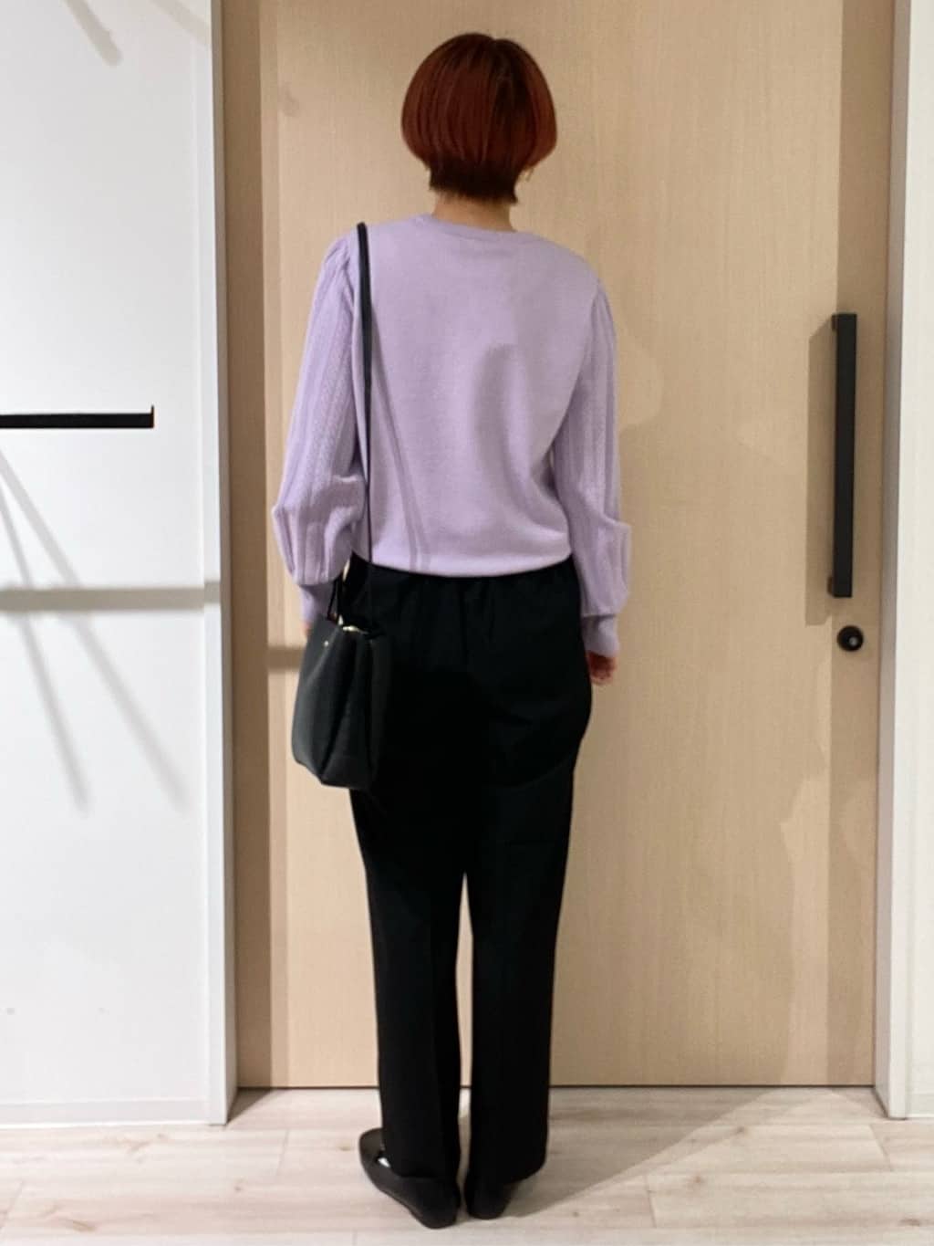 ひらしーさんの「SHOO･LA･RUE｜【洗濯機可/S-LL】手元美しく パールボタン&お袖編み柄切り替えニット」を使ったコーディネート