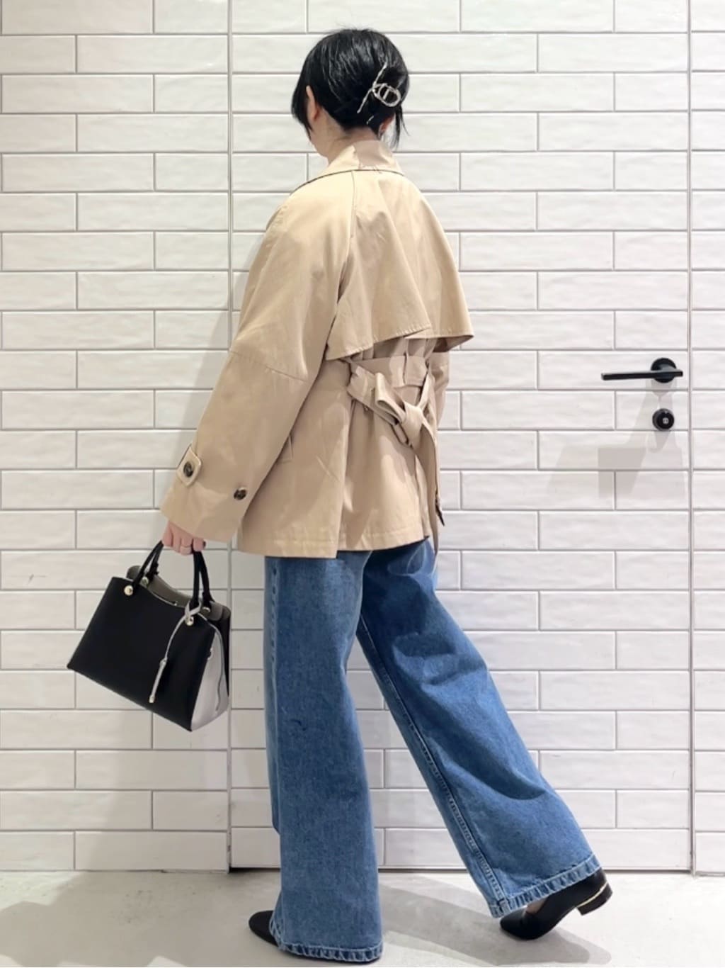 しおりさんの「OPAQUE.CLIP｜ミドルトレンチコート【洗濯機OK】」を使ったコーディネート