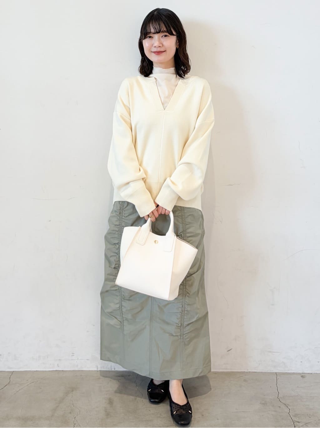 haruさんの「OPAQUE.CLIP｜シアーハイネックトップス【洗濯機OK】」を使ったコーディネート