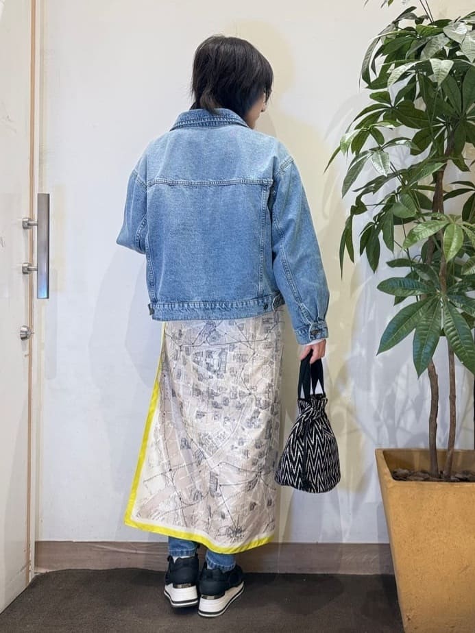 misakiさんの「SHOO･LA･RUE｜【SHOO・LA・RUE DENIM】羽織るだけでこなれる　オーバーサイズデニムジャケット」を使ったコーディネート