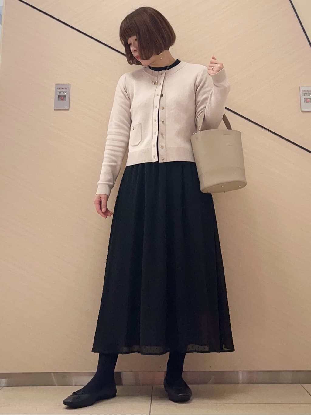 yahataさんの「DRESSTERIOR｜◆ウォッシャブルコットンカシミヤカーディガン」を使ったコーディネート