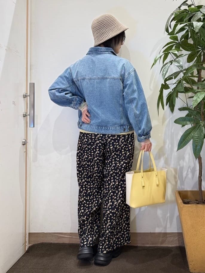 misakiさんの「SHOO･LA･RUE｜【SHOO・LA・RUE DENIM】羽織るだけでこなれる　オーバーサイズデニムジャケット」を使ったコーディネート