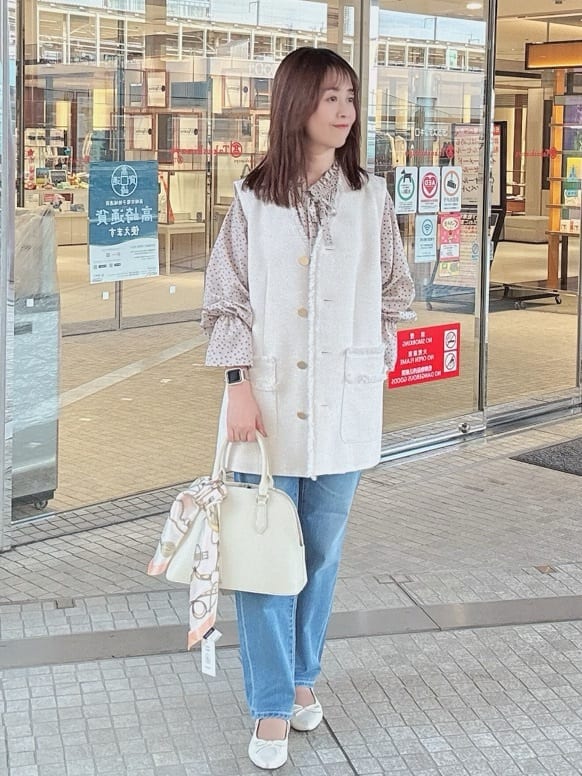 makiさんの「UNTITLED｜【オンオフ使える】スラブツイード ジレ」を使ったコーディネート