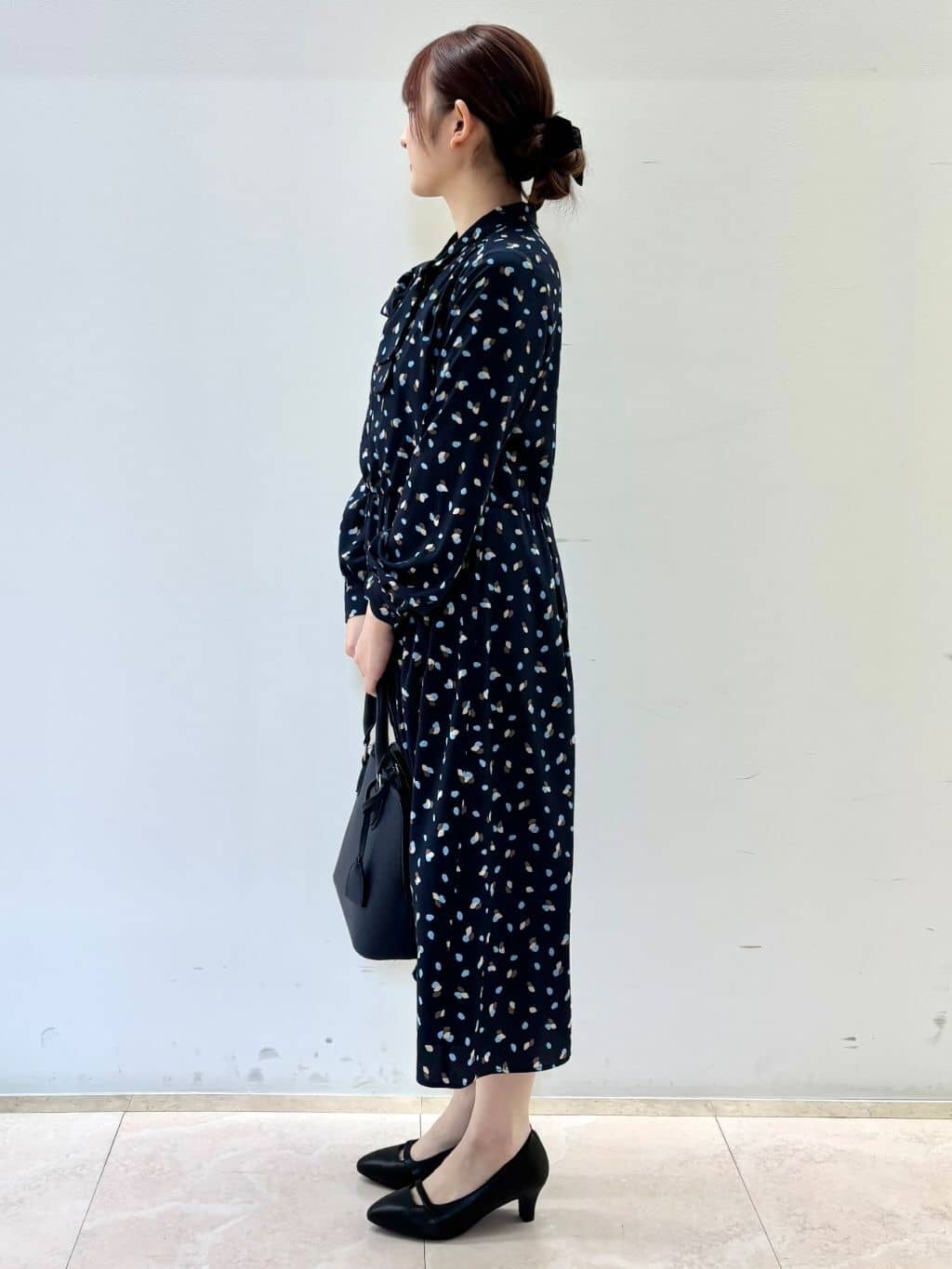 Satoさんの「Reflect｜【セレモニー／通勤／おでかけに◎】フラワープリントボウタイワンピース」を使ったコーディネート