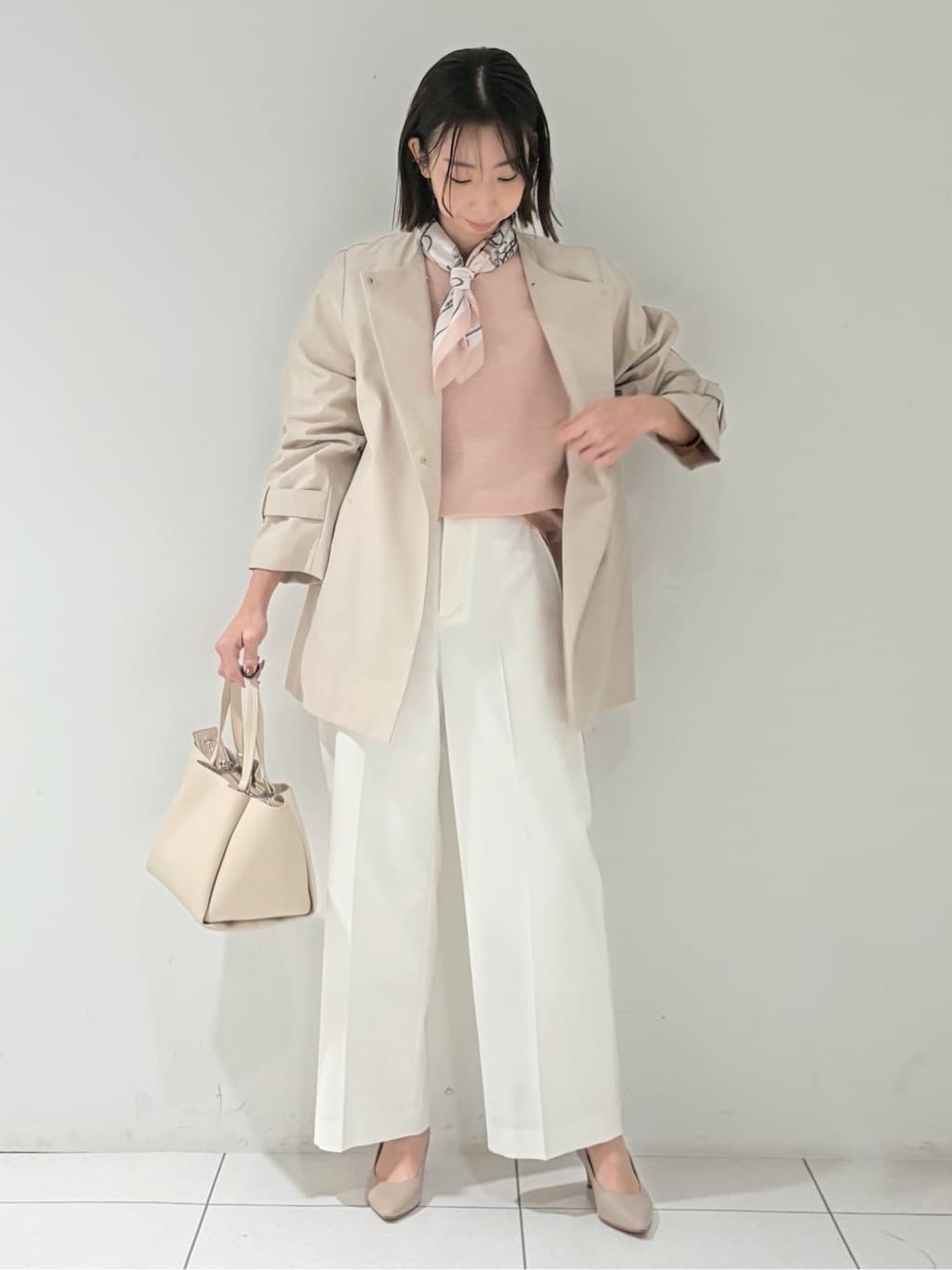 shioriさんの「INDIVI｜【洗える／軽量】きらめきVネックニット」を使ったコーディネート