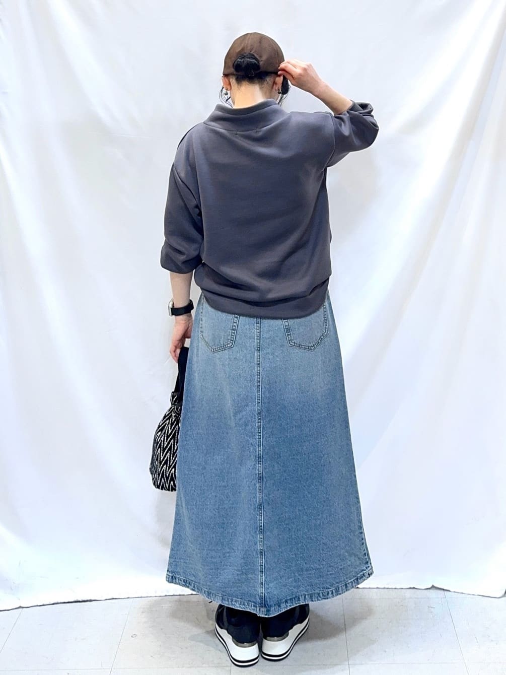 𝐇𝐢𝐫𝐨𝐦𝐢さんの「SHOO･LA･RUE｜【SHOO・LA・RUE DENIM】シンプルだから使いやすい Aラインスカート」を使ったコーディネート
