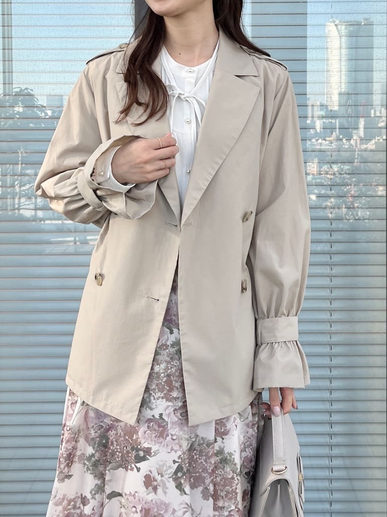 はばさんの「Couture brooch｜【撥水・洗える】ハーフ トレンチコート」を使ったコーディネート
