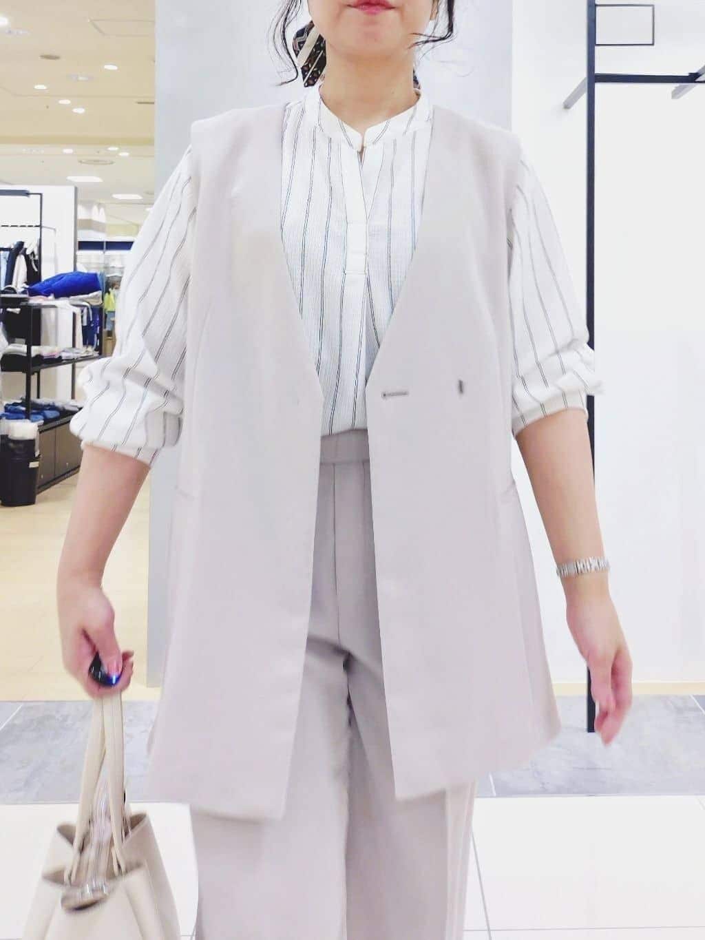 TOMOMIさんの「INDIVI｜【洗える／着心地楽ちん】ブラウス風ストライプカットソートップス」を使ったコーディネート