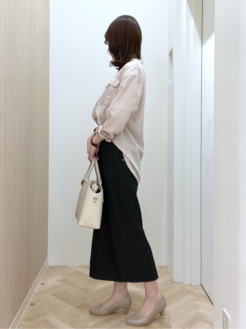  おまつさんの「grove｜【貴島明日香さん着用】お仕事も普段も。今どきワークシャツブラウス」を使ったコーディネート