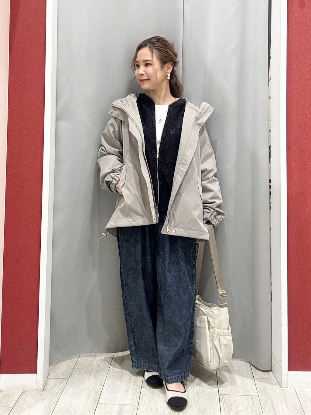 shioさんの「SHOO･LA･RUE｜ちょうどいい華やかさ　ふんわりレースブルゾン」を使ったコーディネート