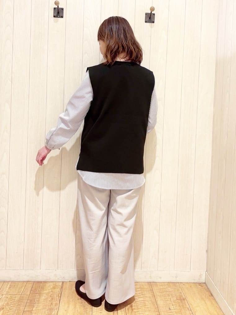 あいこさんの「SHOO･LA･RUE｜【洗濯機可/S-LL】フラップポケットがアクセント ヘリンボーンワイドパンツ」を使ったコーディネート