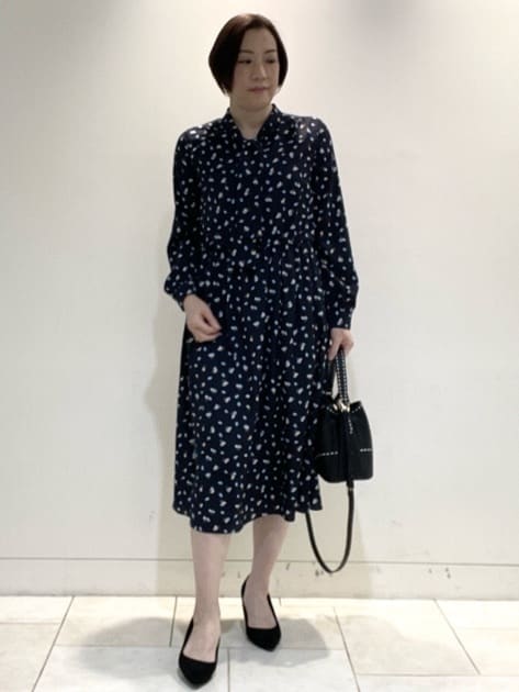 フミさんの「Reflect｜【セレモニー／通勤／おでかけに◎】フラワープリントボウタイワンピース」を使ったコーディネート