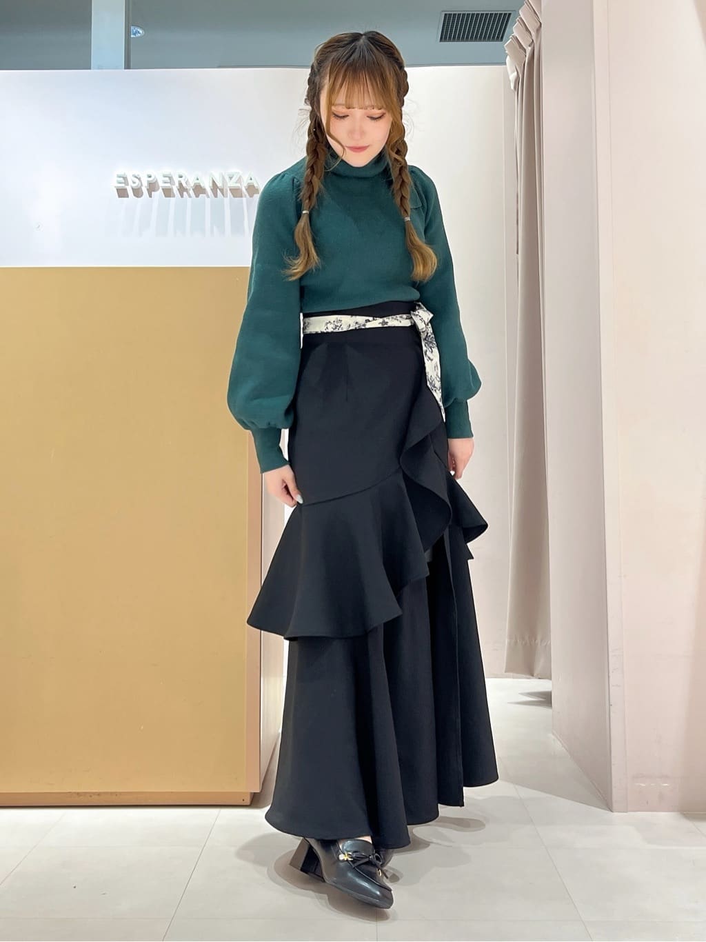 このかさんの「ESPERANZA｜ビジュー付リボンローファー」を使ったコーディネート