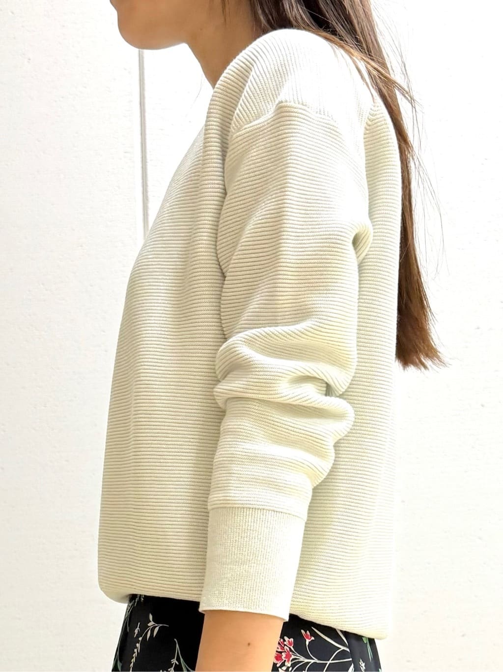 mamiさんの「INDIVI｜【洗える／軽量】きらめきVネックニット」を使ったコーディネート
