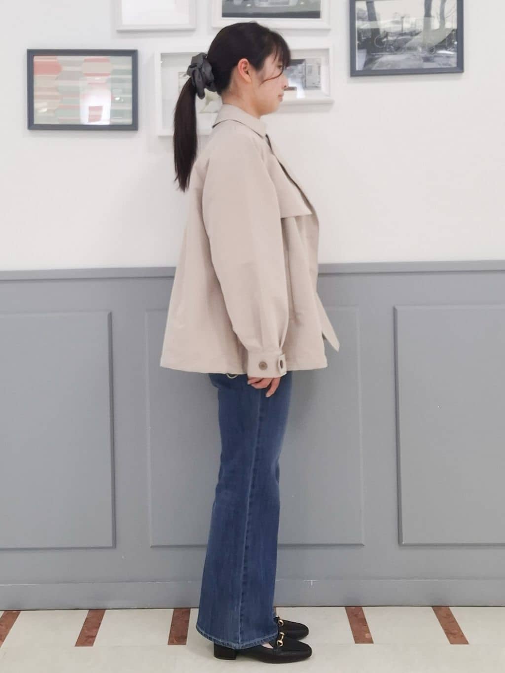 さっちーさんの「grove｜【貴島明日香さん着用】【撥水／シルエット2WAY】軽やかミドルトレンチコート」を使ったコーディネート