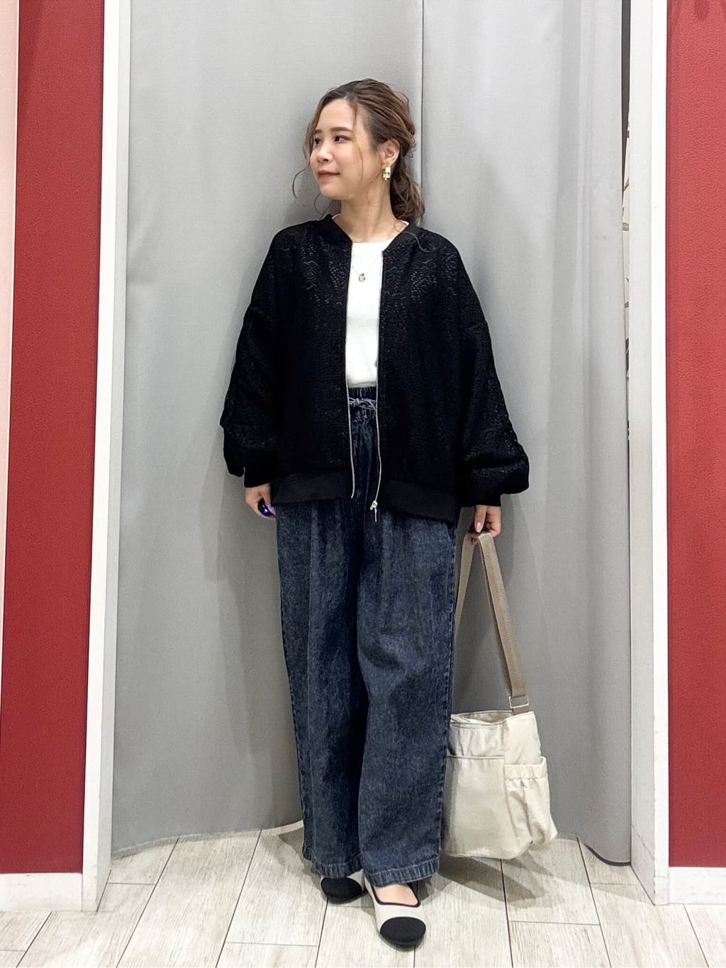 shioさんの「SHOO･LA･RUE｜ちょうどいい華やかさ　ふんわりレースブルゾン」を使ったコーディネート