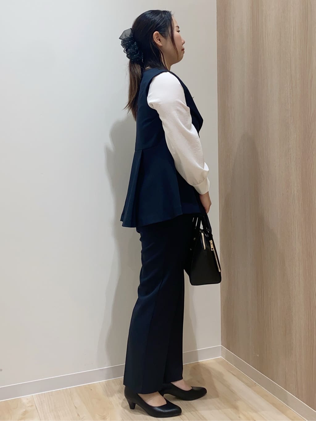 HANAさんの「grove｜【マシンウォッシュ/防シワ】袖ドッキングペプラムブラウス【着回しカセット】」を使ったコーディネート